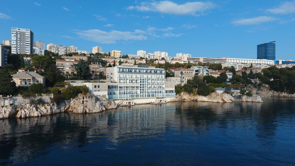 Hotel Jadran Рийека Екстериор снимка