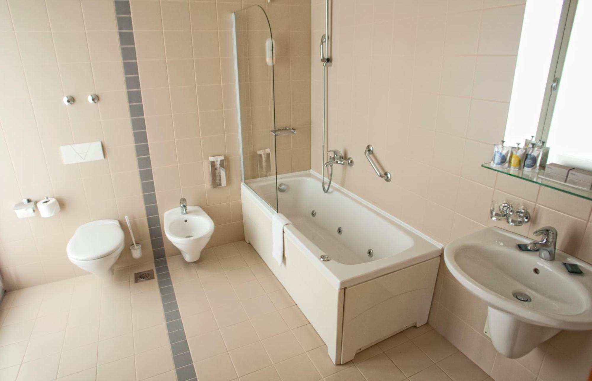 Hotel Jadran Рийека Екстериор снимка