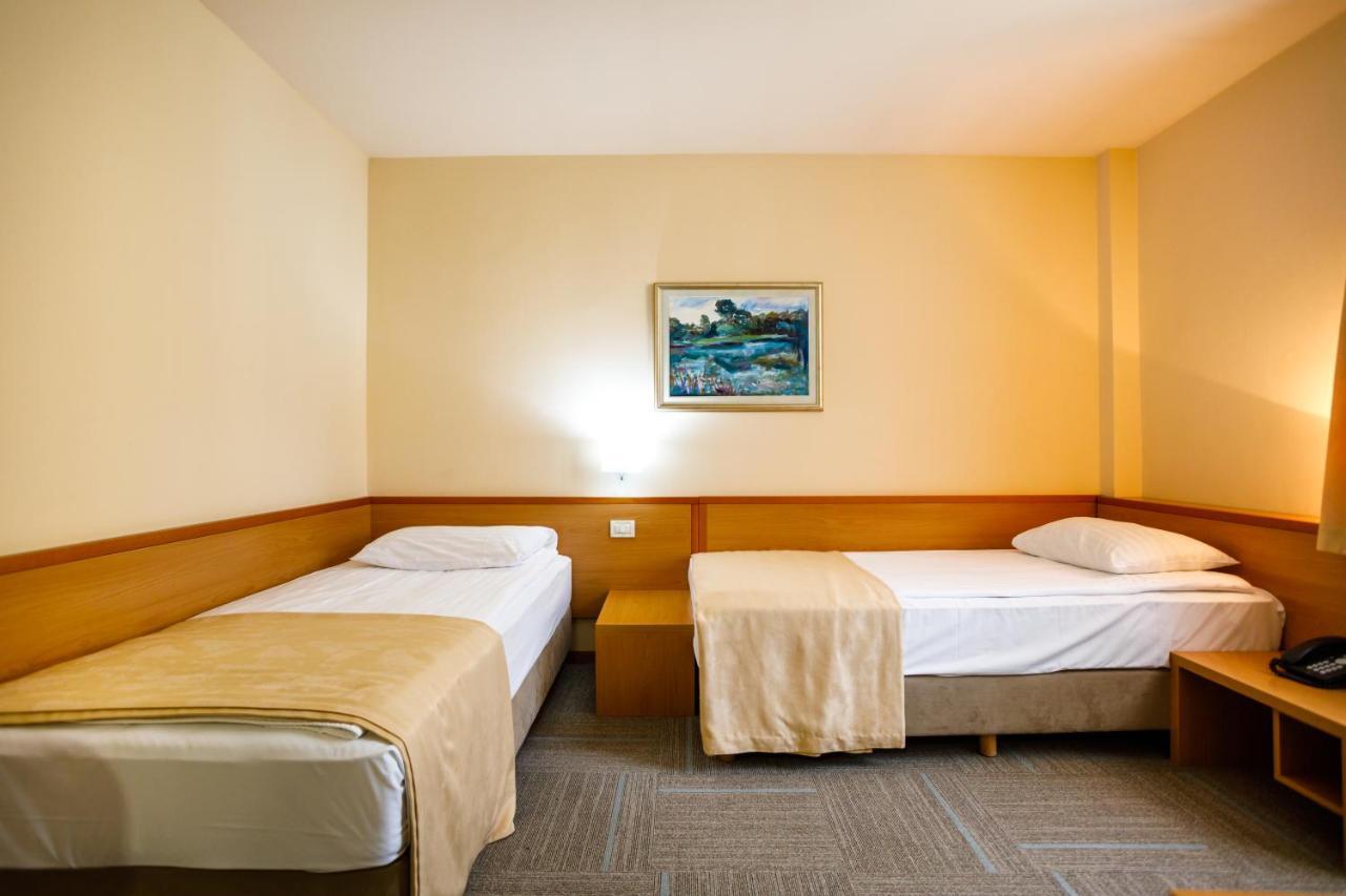 Hotel Jadran Рийека Екстериор снимка