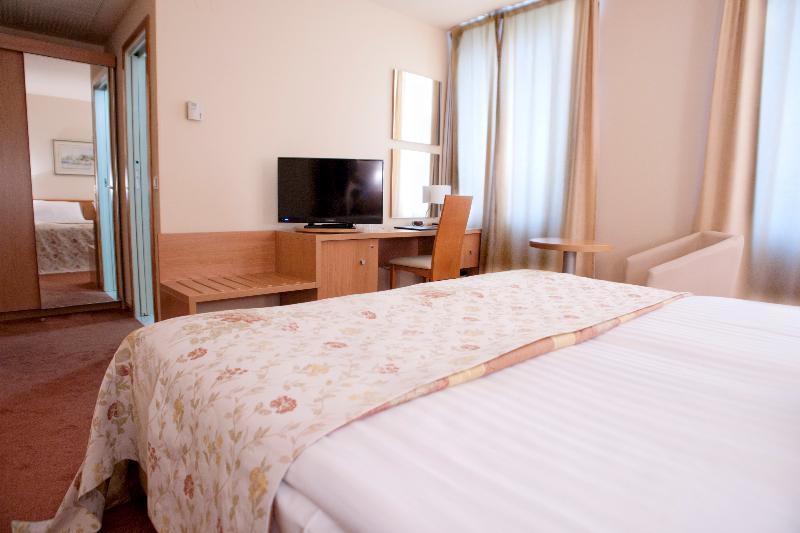 Hotel Jadran Рийека Екстериор снимка